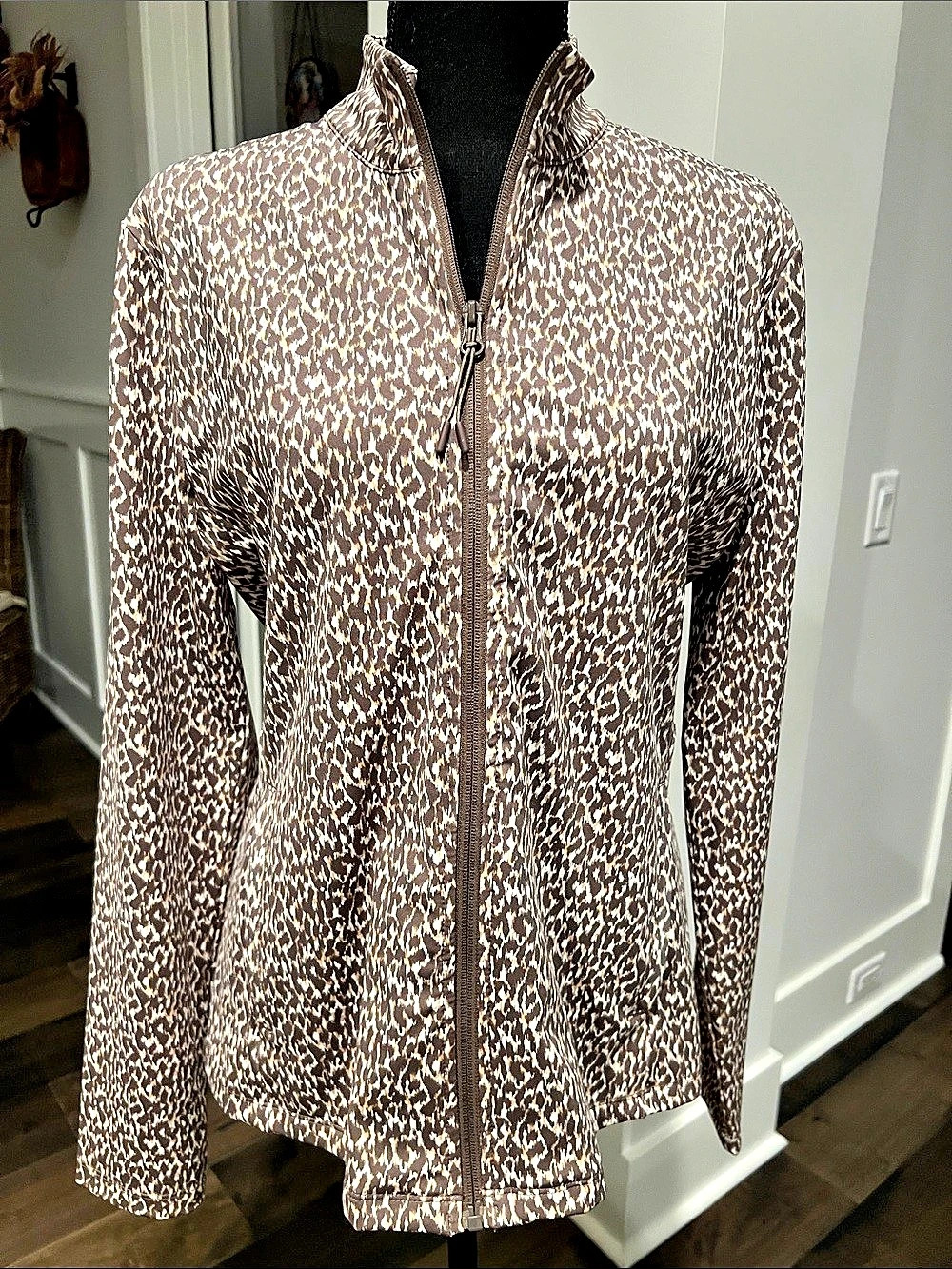 NWOT Tommy Bahama Everyday Active Animal Print Lightweight Jacket Large